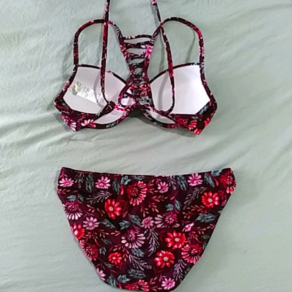 Bikini - Picture 2 of 2